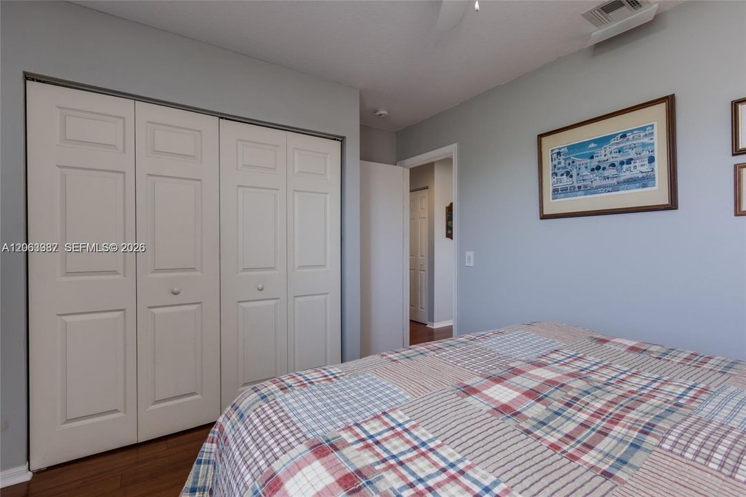 En Venta: $859,900 (4 camas, 2 baños, 2450 Pies cuadrados)