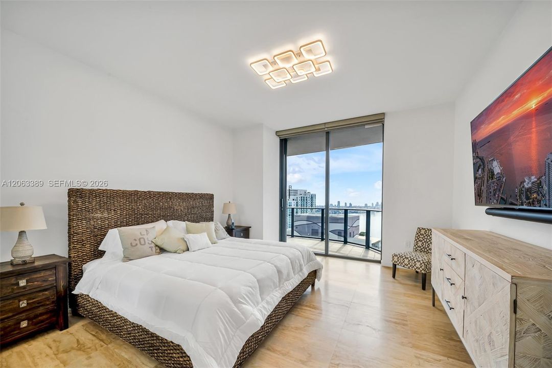 For Sale: $3,000,000 (3 beds, 3 baths, 2076 Square Feet)