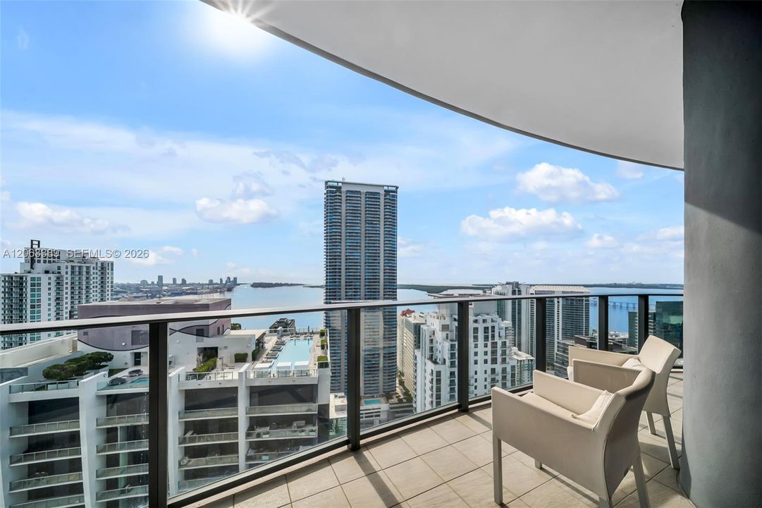 For Sale: $3,000,000 (3 beds, 3 baths, 2076 Square Feet)