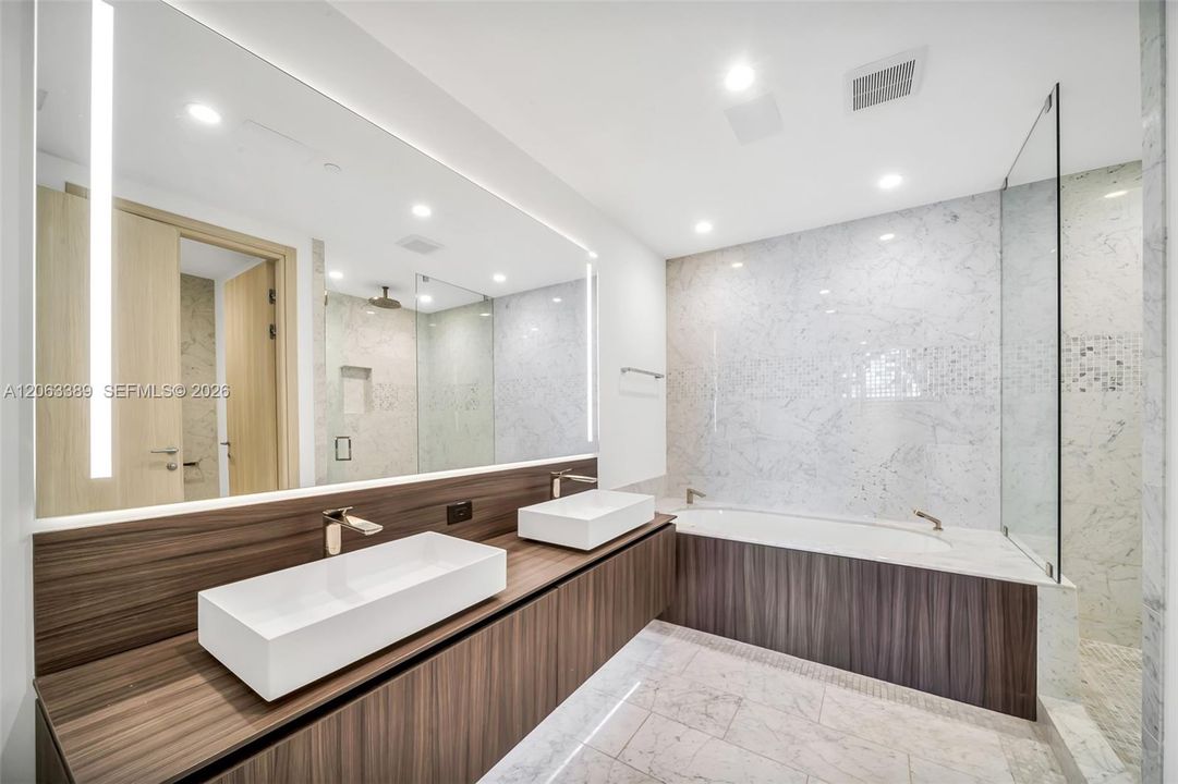 For Sale: $3,000,000 (3 beds, 3 baths, 2076 Square Feet)