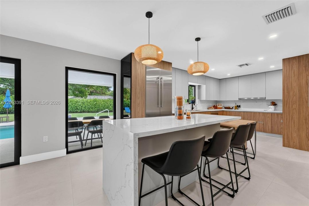На продажу: $1,899,000 (5 спален, 3 ванн, 2714 Квадратных фут)