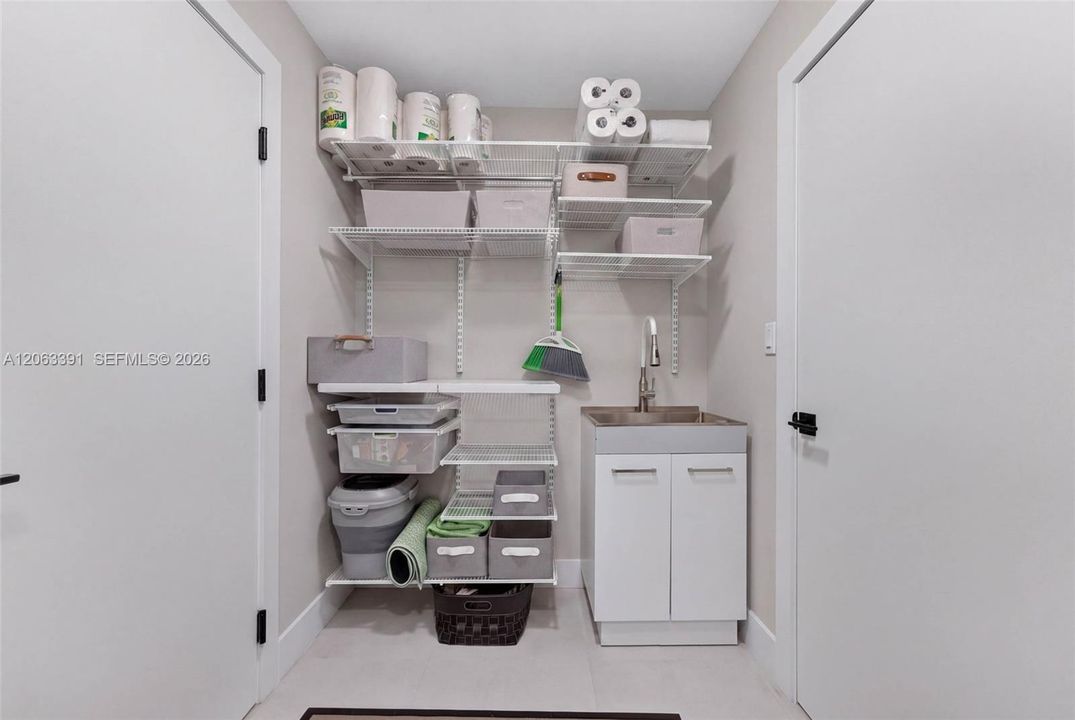 На продажу: $1,899,000 (5 спален, 3 ванн, 2714 Квадратных фут)