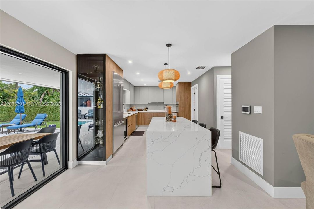 На продажу: $1,899,000 (5 спален, 3 ванн, 2714 Квадратных фут)
