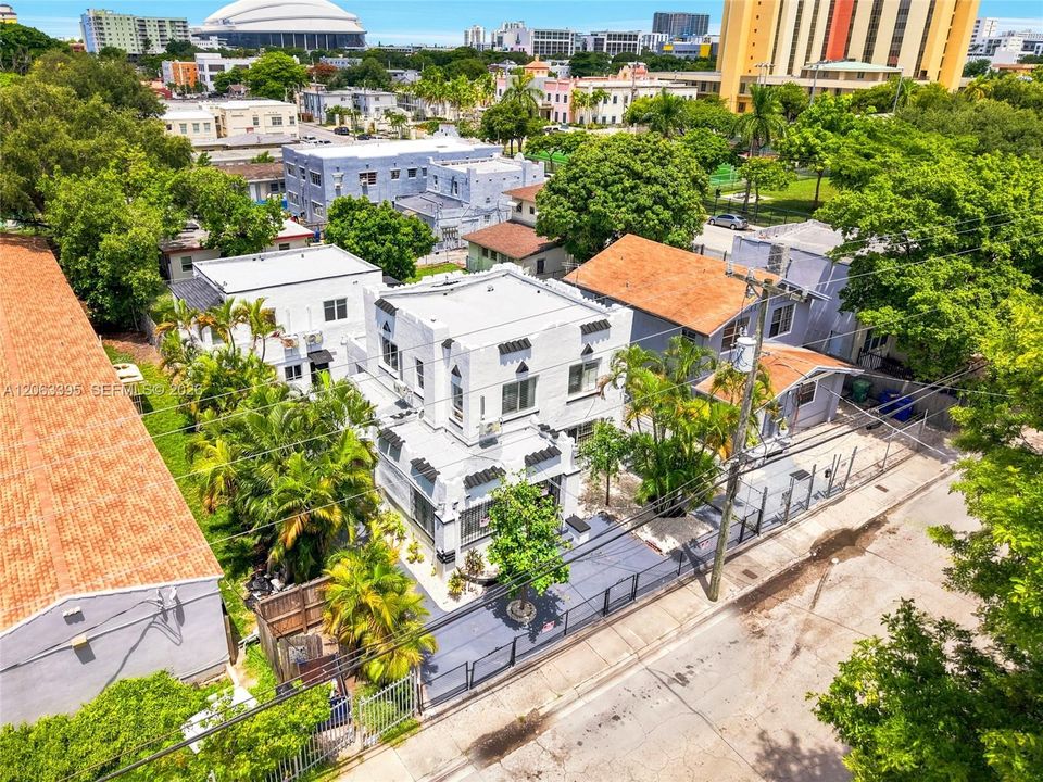 For Rent: $1,350 (1 beds, 1 baths, 2330 Square Feet)