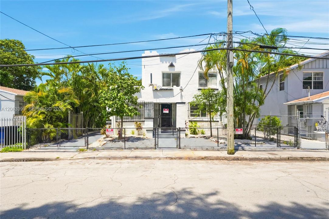 For Rent: $1,350 (1 beds, 1 baths, 2330 Square Feet)