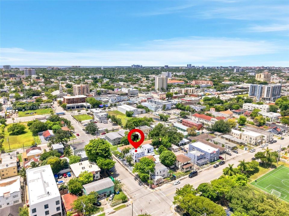 For Rent: $1,350 (1 beds, 1 baths, 2330 Square Feet)