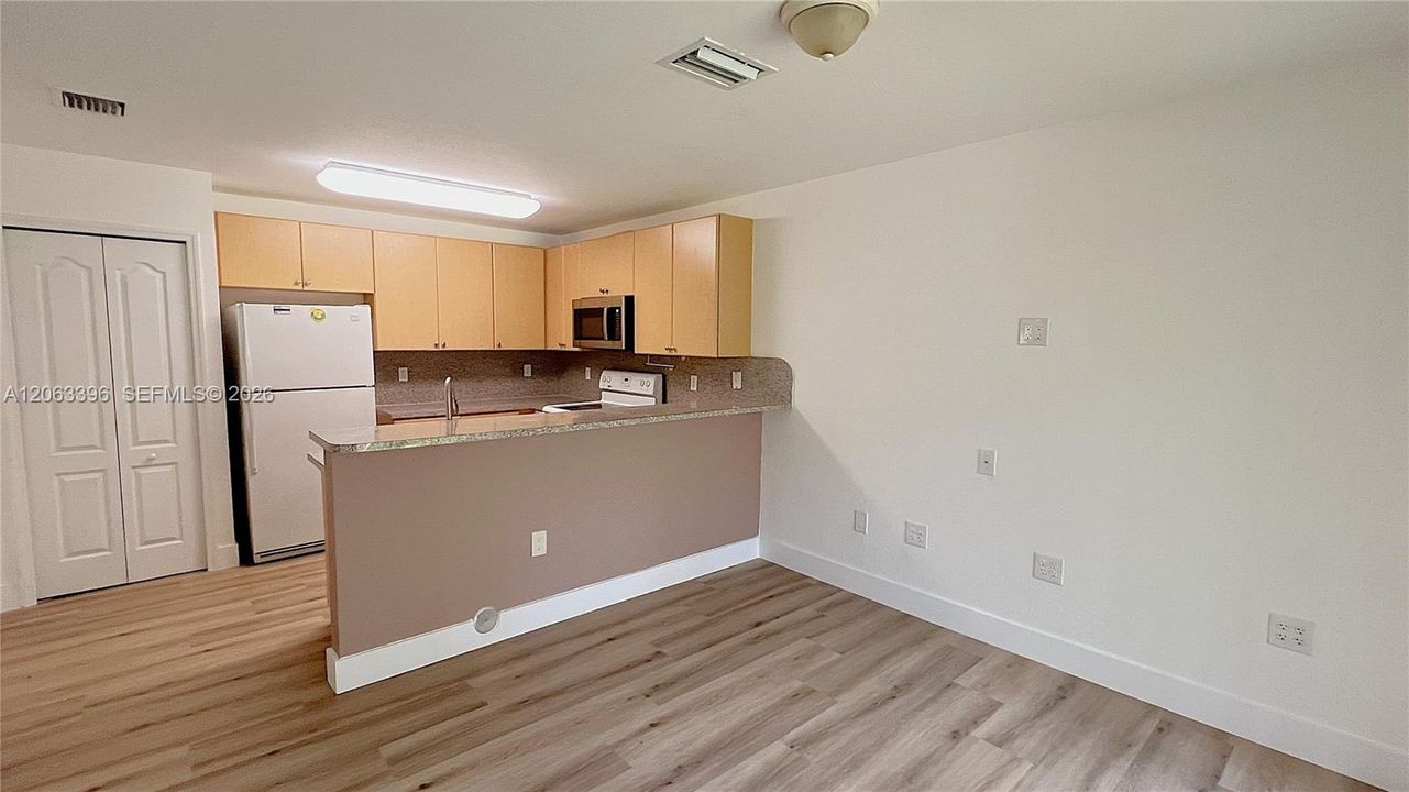 В аренду: $2,200 (3 спален, 2 ванн, 1383 Квадратных фут)