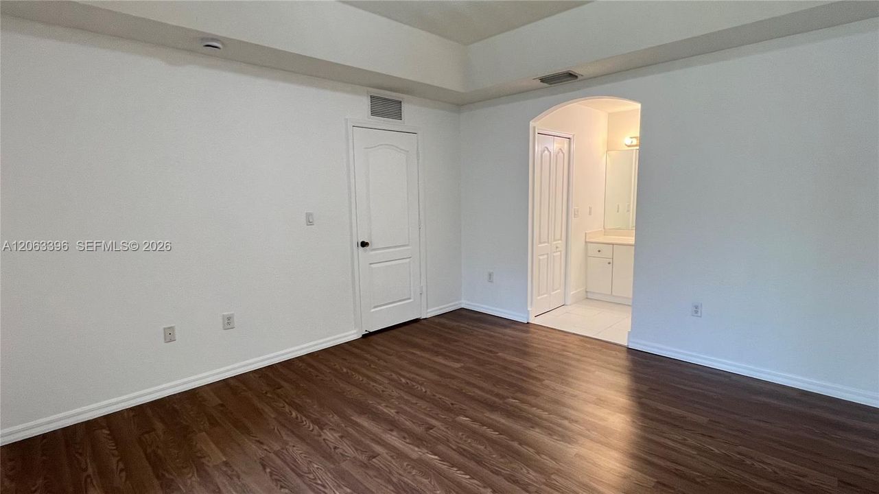 В аренду: $2,200 (3 спален, 2 ванн, 1383 Квадратных фут)