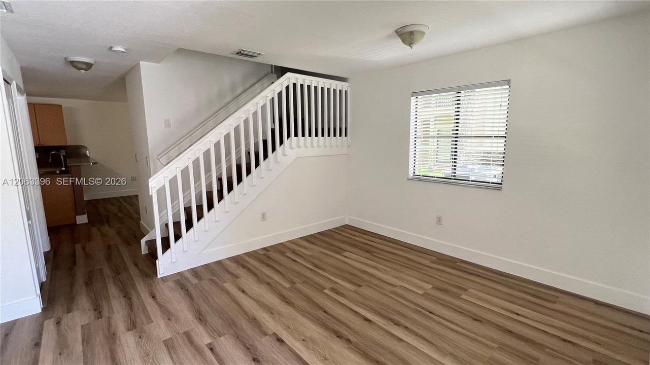 В аренду: $2,200 (3 спален, 2 ванн, 1383 Квадратных фут)