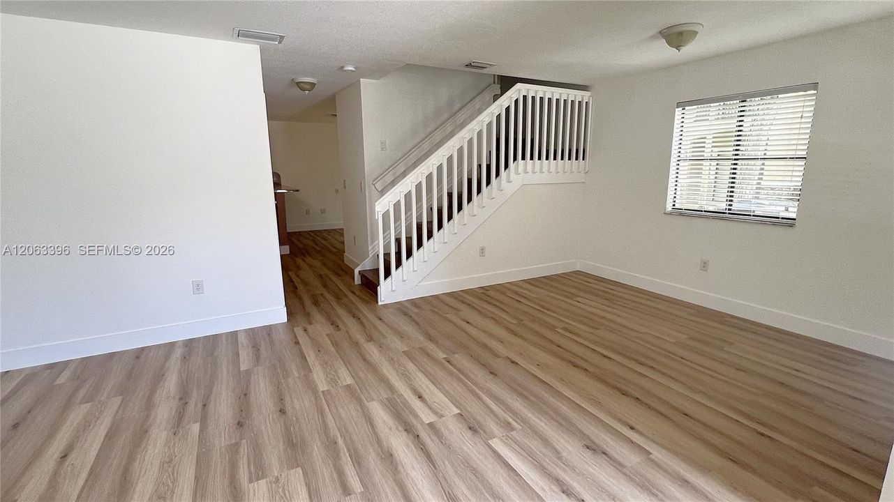 В аренду: $2,200 (3 спален, 2 ванн, 1383 Квадратных фут)