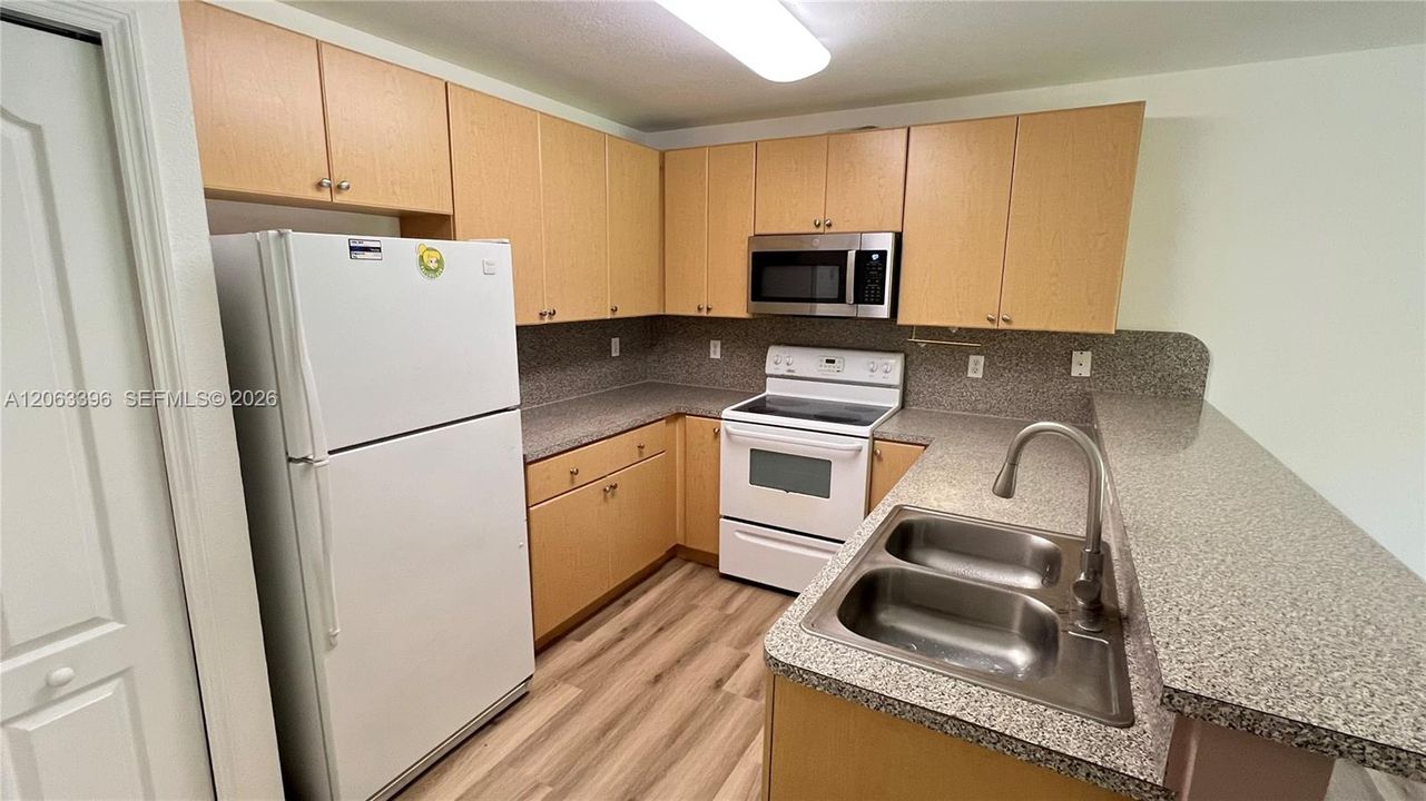 В аренду: $2,200 (3 спален, 2 ванн, 1383 Квадратных фут)