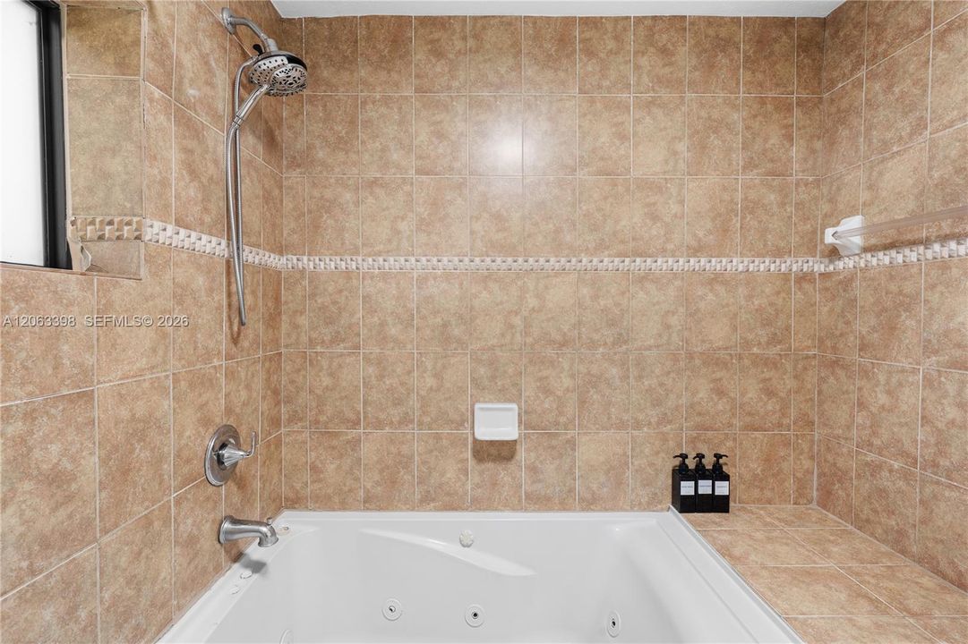 В аренду: $2,200 (1 спален, 1 ванн, 600 Квадратных фут)