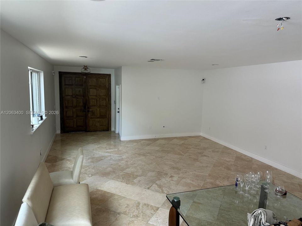 En Renta: $9,998 (3 camas, 2 baños, 2300 Pies cuadrados)