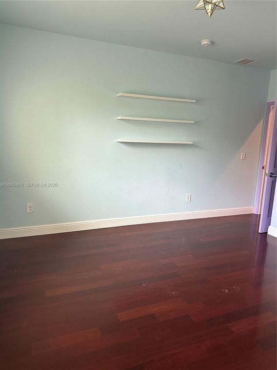 En Renta: $9,998 (3 camas, 2 baños, 2300 Pies cuadrados)