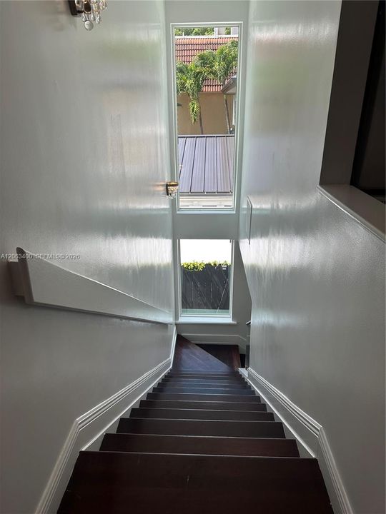 En Renta: $9,998 (3 camas, 2 baños, 2300 Pies cuadrados)