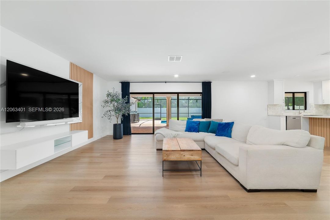 For Sale: $1,149,900 (6 beds, 3 baths, 2947 Square Feet)