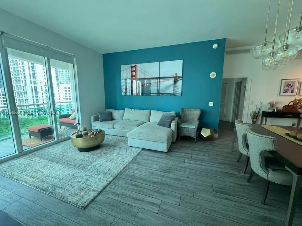 В аренду: $4,650 (2 спален, 2 ванн, 1289 Квадратных фут)