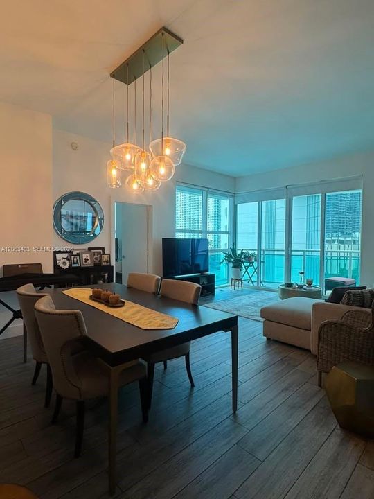 В аренду: $4,650 (2 спален, 2 ванн, 1289 Квадратных фут)