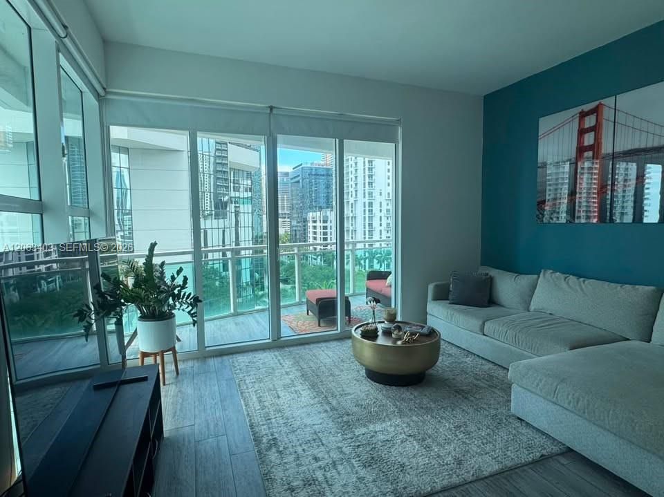 В аренду: $4,650 (2 спален, 2 ванн, 1289 Квадратных фут)