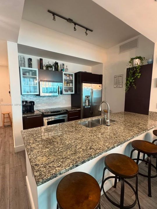В аренду: $4,650 (2 спален, 2 ванн, 1289 Квадратных фут)