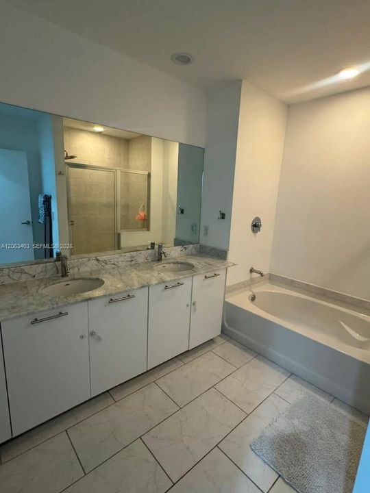 В аренду: $4,650 (2 спален, 2 ванн, 1289 Квадратных фут)