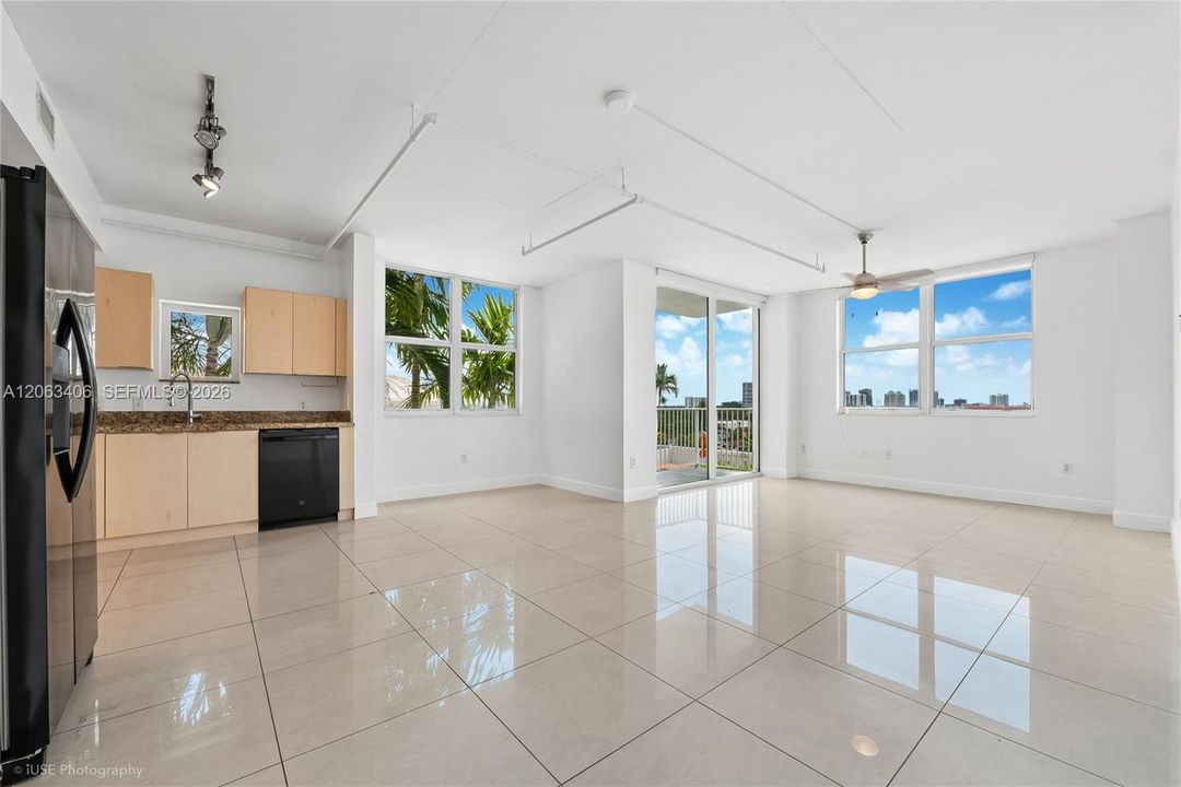 For Sale: $435,000 (2 beds, 2 baths, 1134 Square Feet)