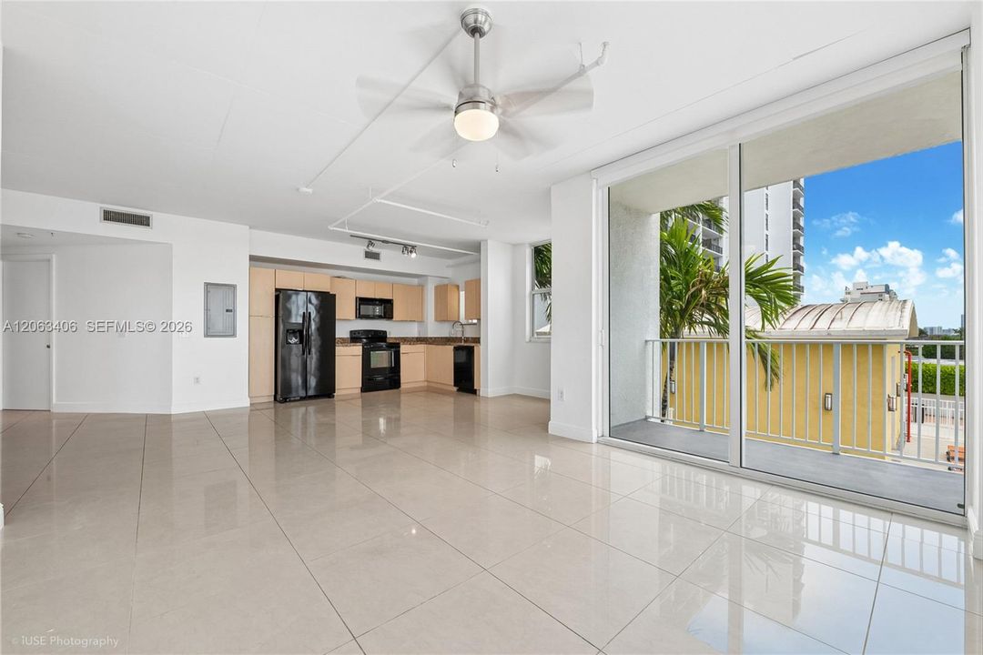 For Sale: $435,000 (2 beds, 2 baths, 1134 Square Feet)