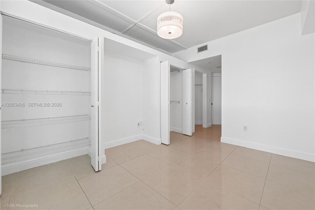 For Sale: $435,000 (2 beds, 2 baths, 1134 Square Feet)