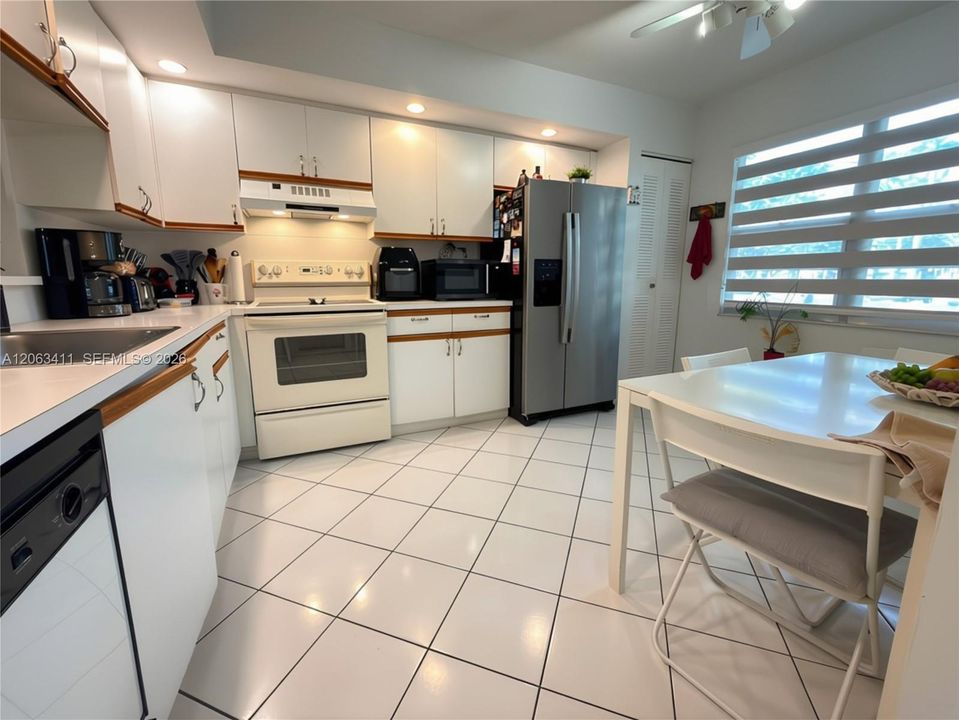 На продажу: $182,900 (2 спален, 2 ванн, 1192 Квадратных фут)