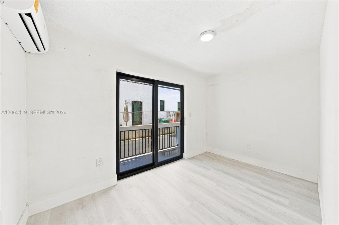 For Rent: $2,500 (3 beds, 1 baths, 7888 Square Feet)