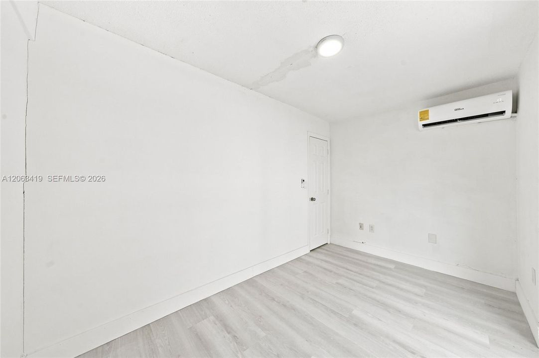 For Rent: $2,500 (3 beds, 1 baths, 7888 Square Feet)