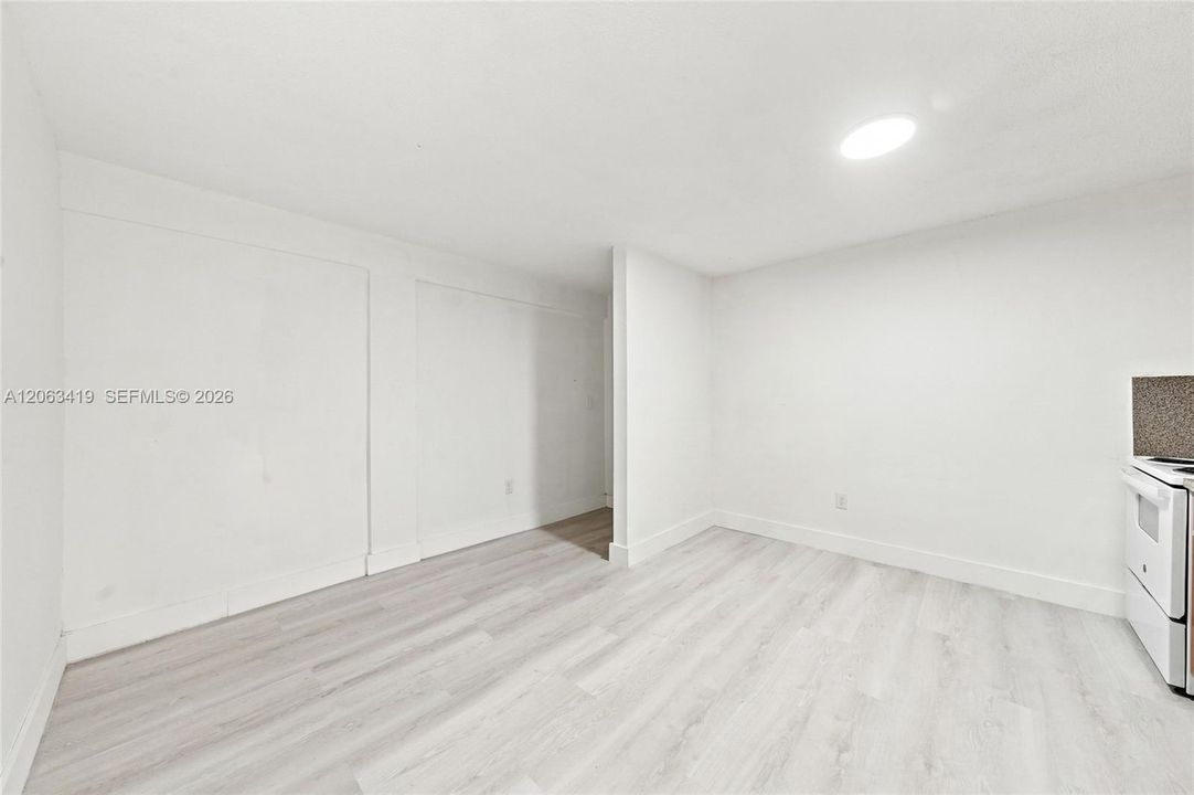 For Rent: $2,500 (3 beds, 1 baths, 7888 Square Feet)