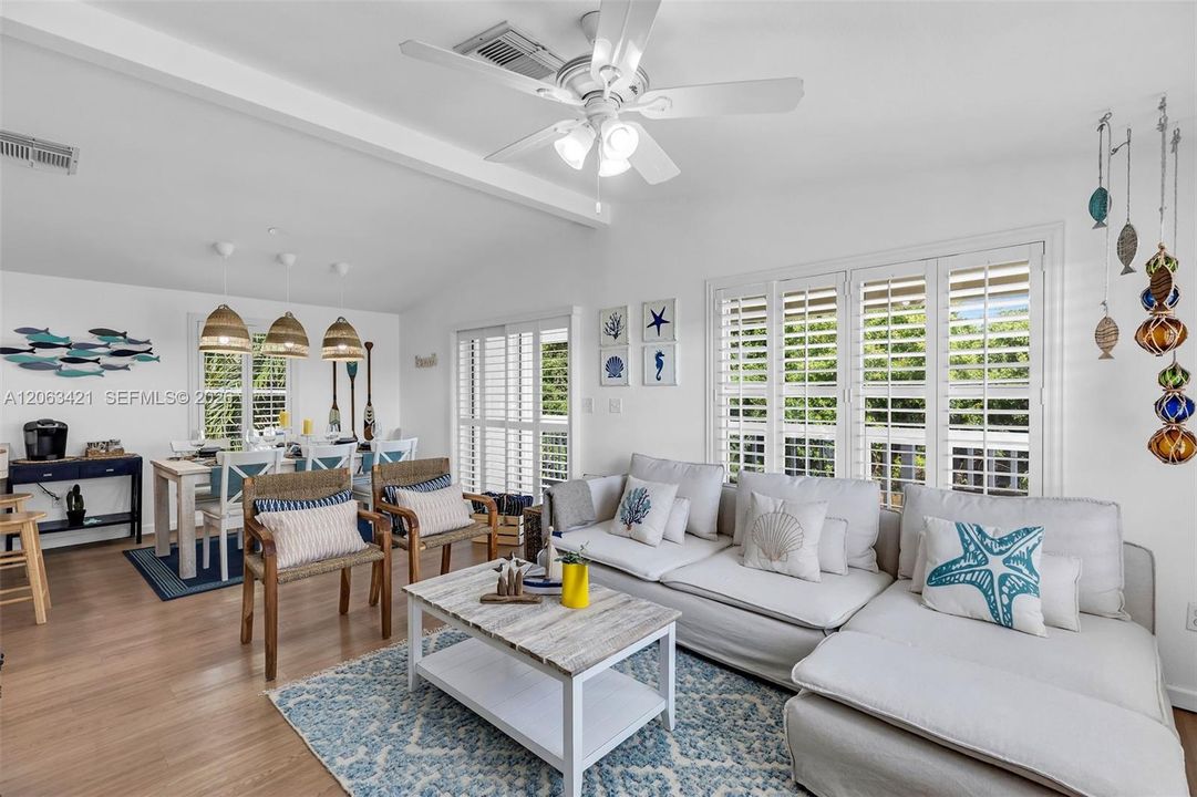 For Sale: $629,000 (3 beds, 2 baths, 960 Square Feet)