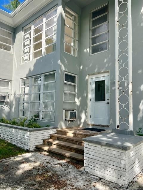 На продажу: $400,000 (2 спален, 1 ванн, 755 Квадратных фут)