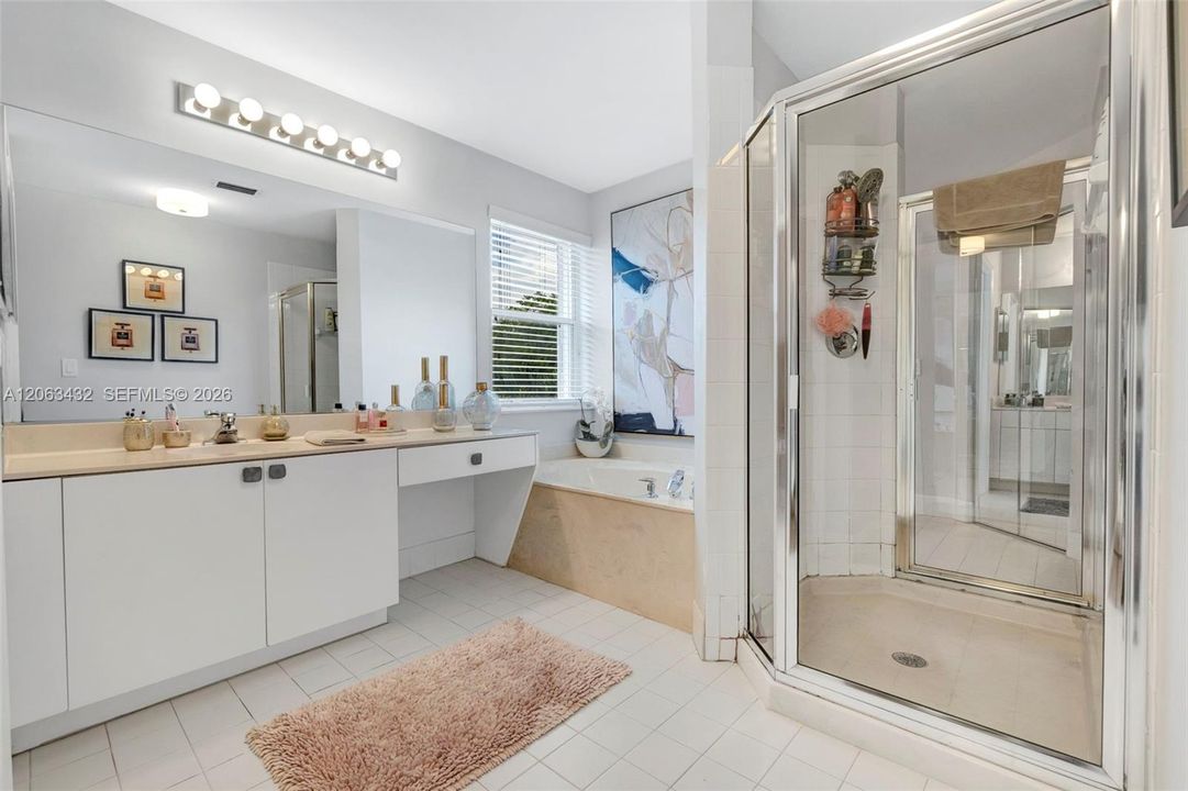 На продажу: $999,999 (4 спален, 3 ванн, 2707 Квадратных фут)