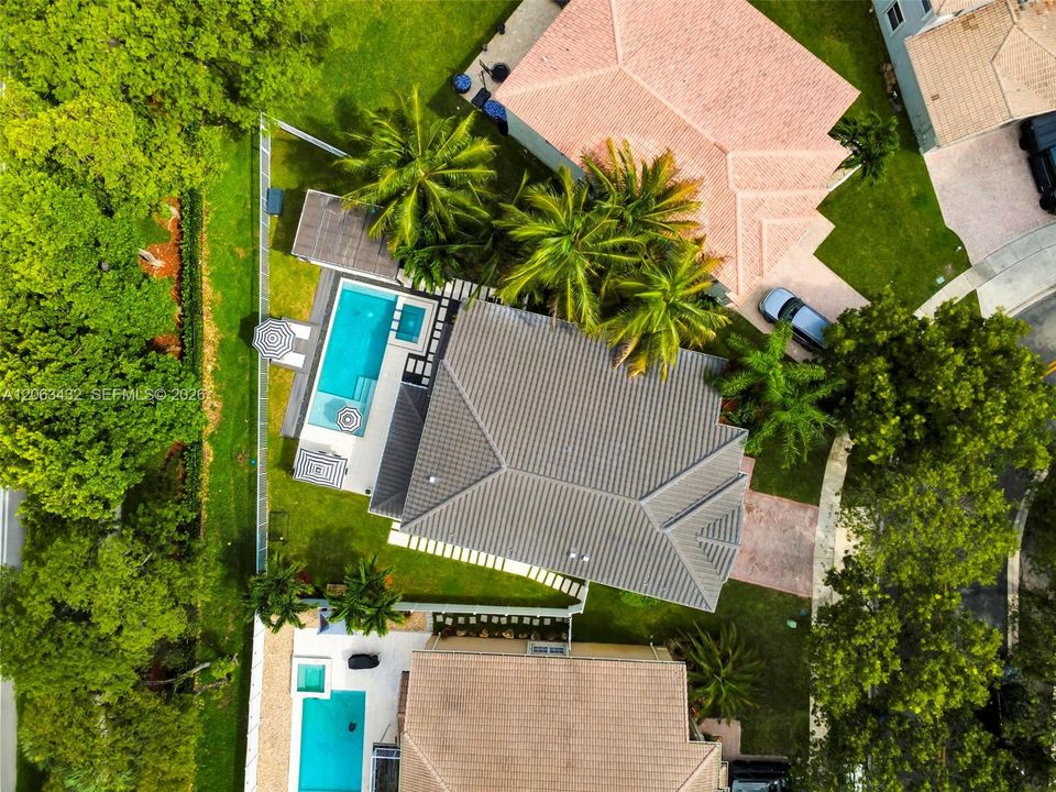 На продажу: $999,999 (4 спален, 3 ванн, 2707 Квадратных фут)