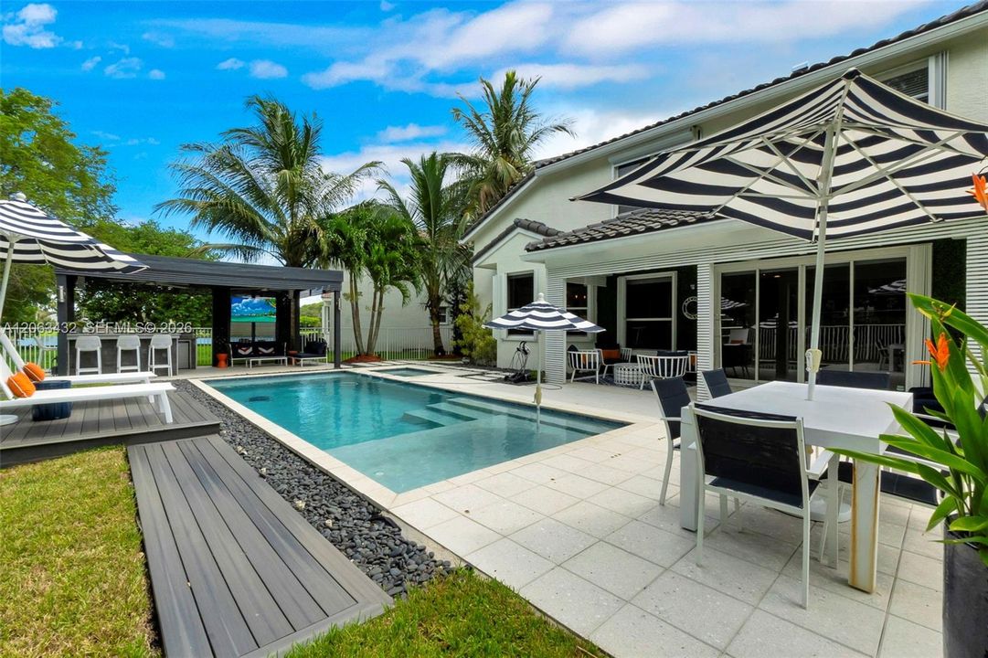 На продажу: $999,999 (4 спален, 3 ванн, 2707 Квадратных фут)
