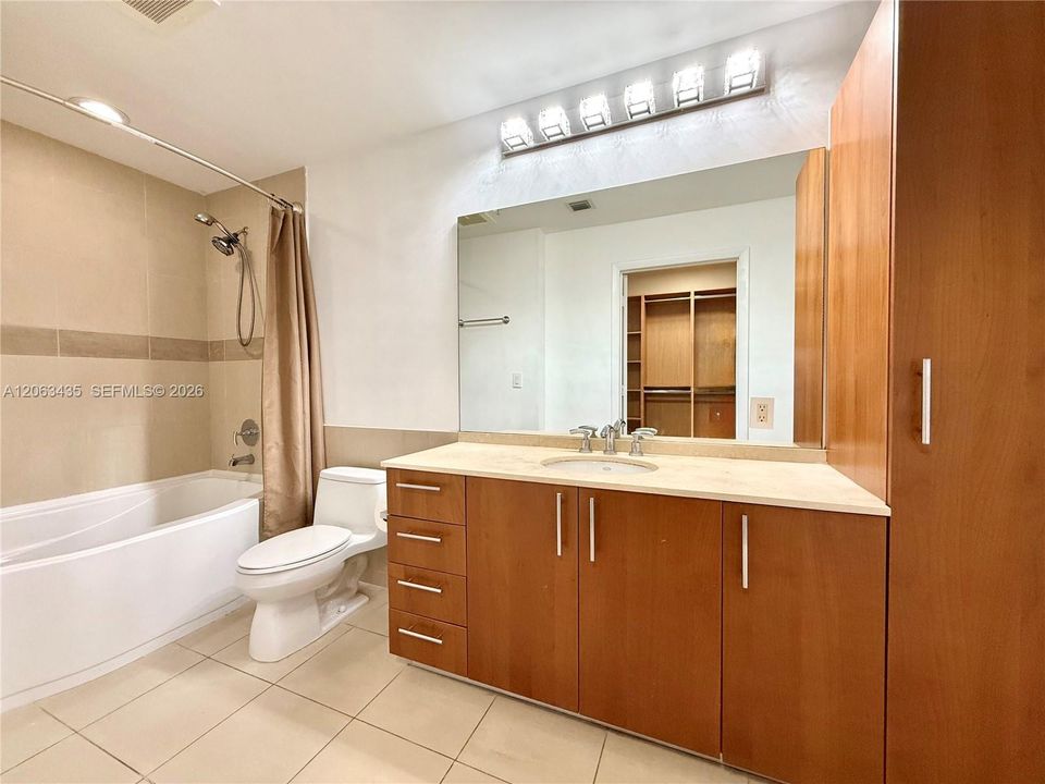 For Rent: $2,750 (1 beds, 1 baths, 974 Square Feet)