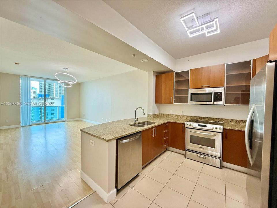 For Rent: $2,750 (1 beds, 1 baths, 974 Square Feet)