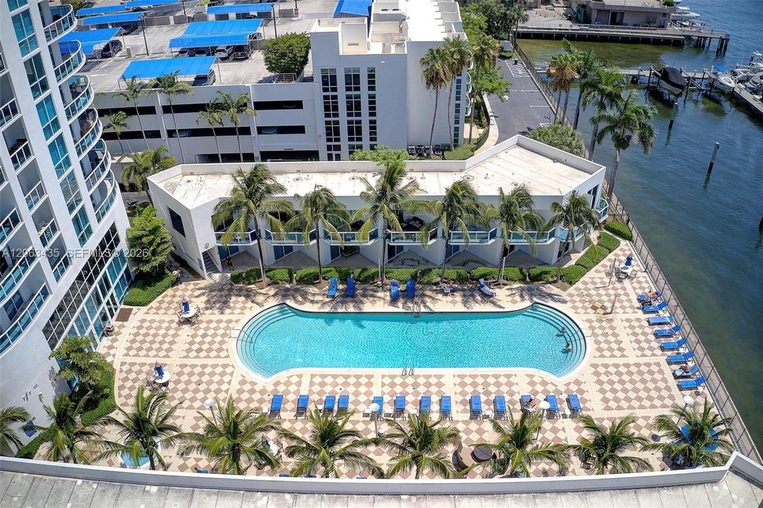 For Rent: $2,750 (1 beds, 1 baths, 974 Square Feet)