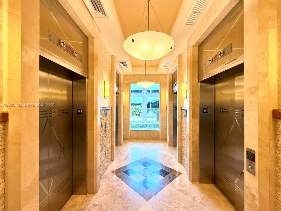 For Rent: $2,750 (1 beds, 1 baths, 974 Square Feet)
