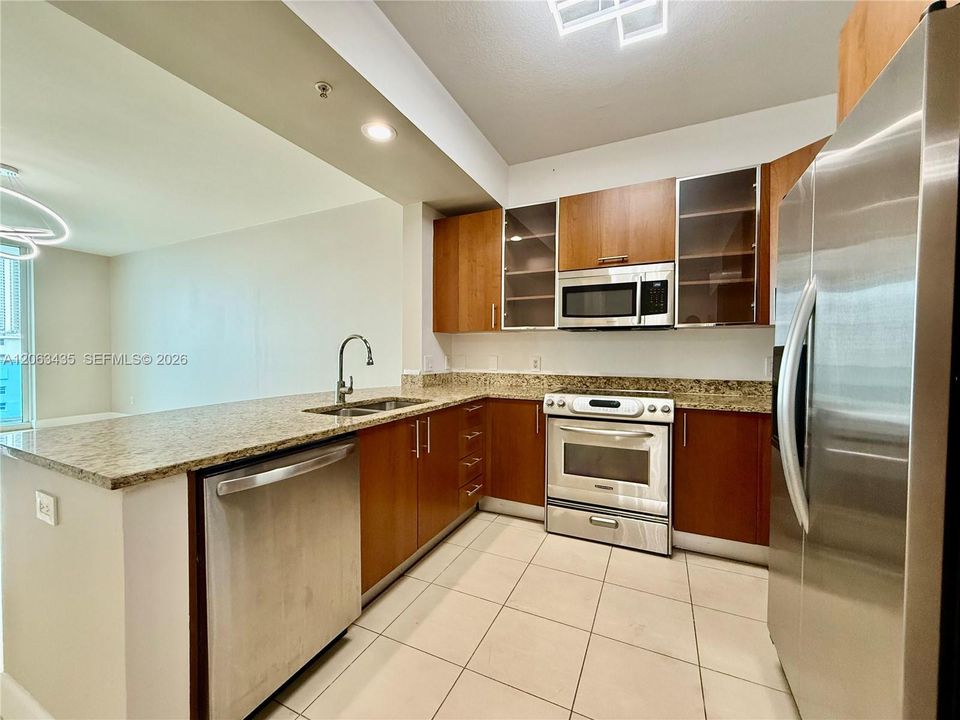 For Rent: $2,750 (1 beds, 1 baths, 974 Square Feet)