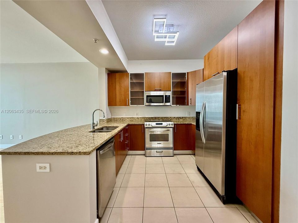 For Rent: $2,750 (1 beds, 1 baths, 974 Square Feet)
