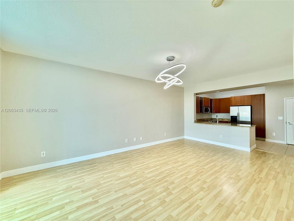 For Rent: $2,750 (1 beds, 1 baths, 974 Square Feet)