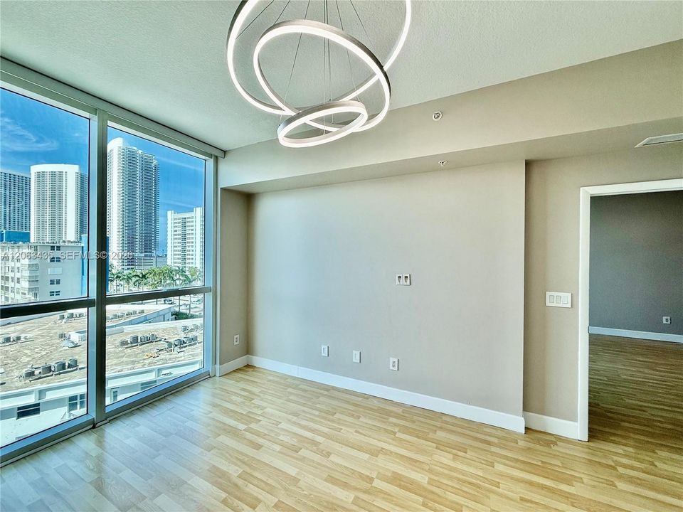 For Rent: $2,750 (1 beds, 1 baths, 974 Square Feet)