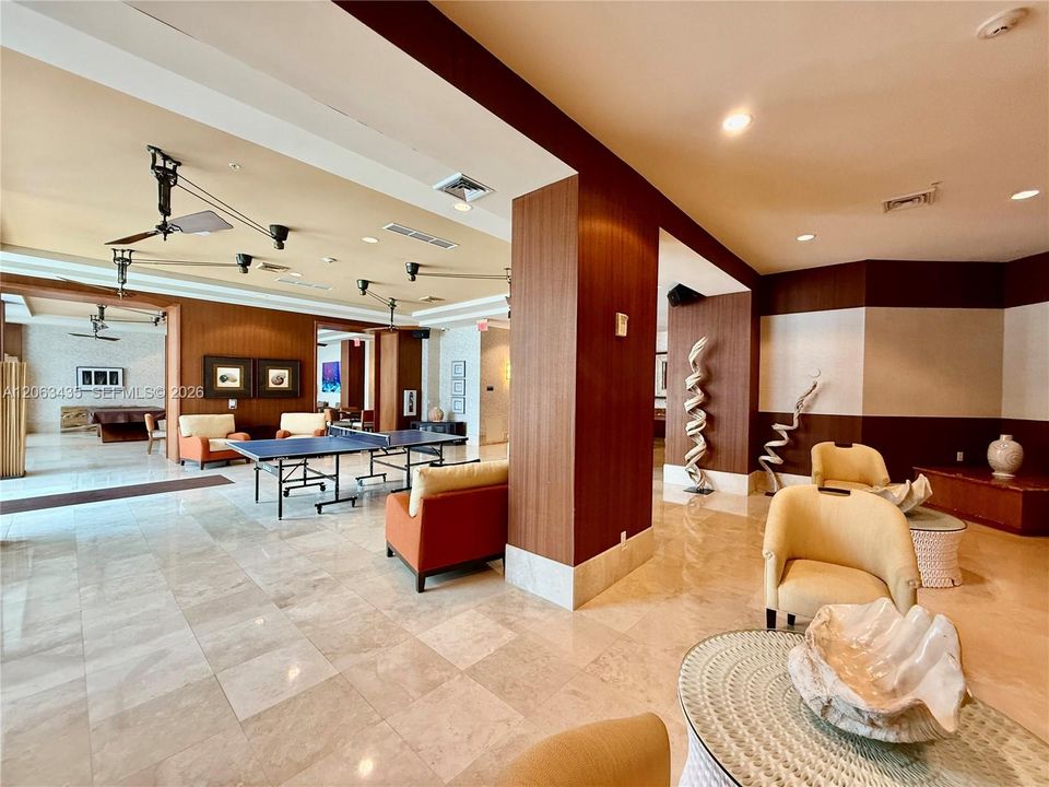 For Rent: $2,750 (1 beds, 1 baths, 974 Square Feet)