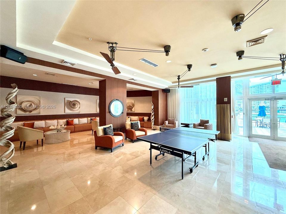 For Rent: $2,750 (1 beds, 1 baths, 974 Square Feet)