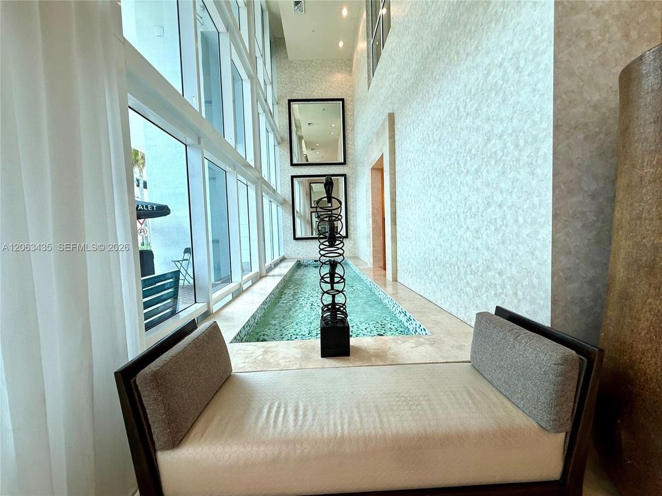For Rent: $2,750 (1 beds, 1 baths, 974 Square Feet)