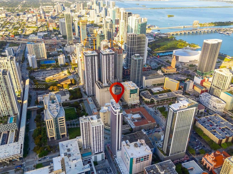 For Sale: $975,000 (2 beds, 2 baths, 696 Square Feet)