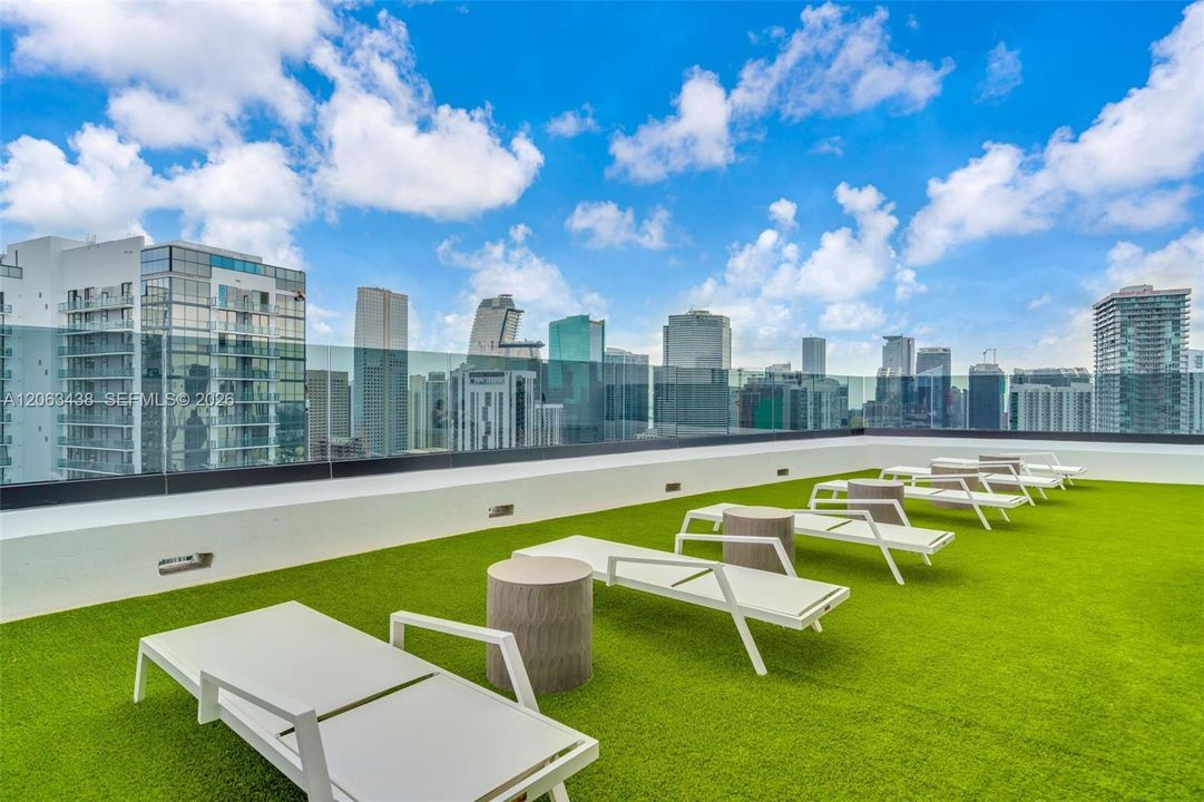 For Sale: $975,000 (2 beds, 2 baths, 696 Square Feet)
